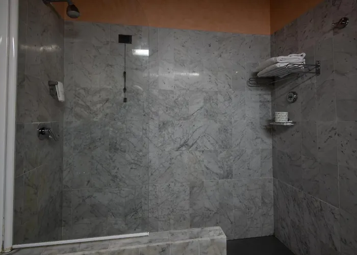 ペトラ ホテル 4*