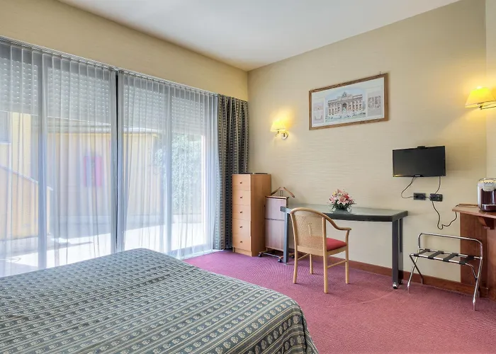 ホテル ペトラ 4*